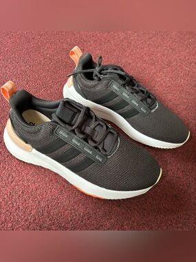 Adidas cloadfoam super women’s sneakers athletic shoes size 6